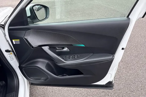 SG71KSZ PEUGEOT e-2008 50kWh Allure Auto 5dr Thumbnail #21