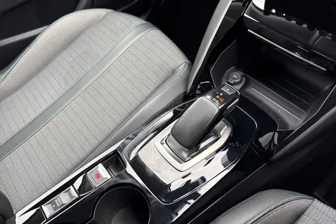 SG71KSZ PEUGEOT e-2008 50kWh Allure Auto 5dr Thumbnail #23