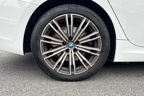 YP71XDB BMW 3 Series 2.0 330e 12kWh M Sport Touring Auto Euro 6 (s/s) 5dr Thumbnail #24
