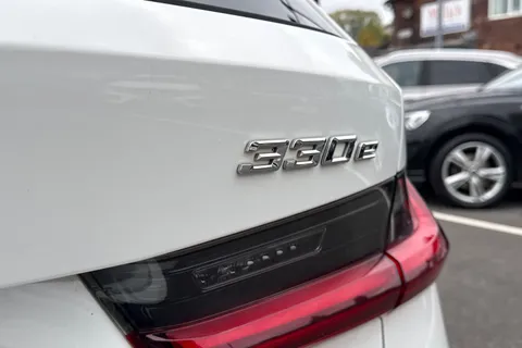 YP71XDB BMW 3 Series 2.0 330e 12kWh M Sport Touring Auto Euro 6 (s/s) 5dr Thumbnail #26