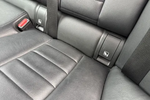 YP71XDB BMW 3 Series 2.0 330e 12kWh M Sport Touring Auto Euro 6 (s/s) 5dr Thumbnail #31