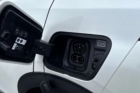 SG71KSZ PEUGEOT e-2008 50kWh Allure Auto 5dr Thumbnail #37