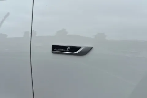 YP71XDB BMW 3 Series 2.0 330e 12kWh M Sport Touring Auto Euro 6 (s/s) 5dr Thumbnail #39