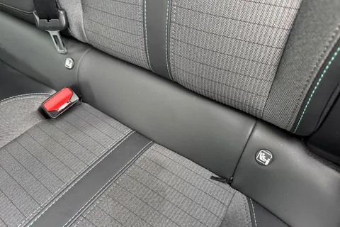 SG71KSZ PEUGEOT e-2008 50kWh Allure Auto 5dr Thumbnail #39