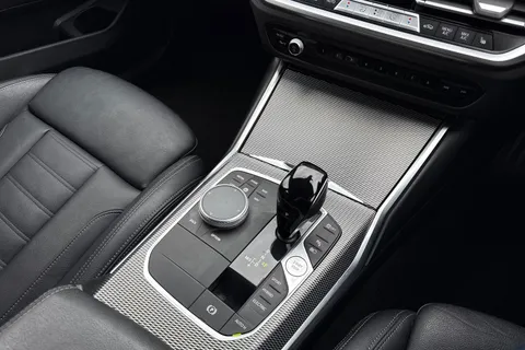 YP71XDB BMW 3 Series 2.0 330e 12kWh M Sport Touring Auto Euro 6 (s/s) 5dr Thumbnail #53