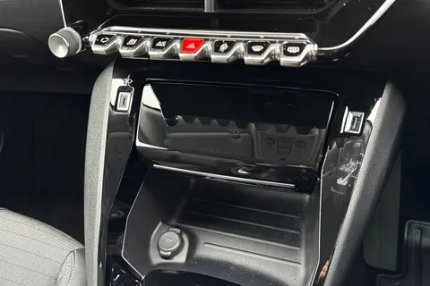 SG71KSZ PEUGEOT e-2008 50kWh Allure Auto 5dr Thumbnail #58