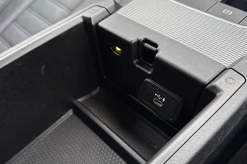 YP71XDB BMW 3 Series 2.0 330e 12kWh M Sport Touring Auto Euro 6 (s/s) 5dr Thumbnail #58