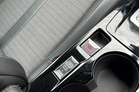 SG71KSZ PEUGEOT e-2008 50kWh Allure Auto 5dr Thumbnail #60