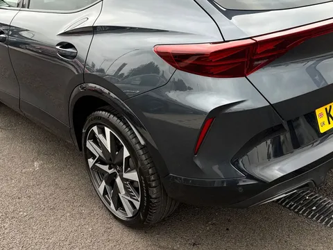 KY25GXR CUPRA Formentor 1.5 eTSI 150 V2 5dr DSG Thumbnail #17