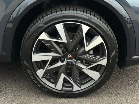 KY25GXR CUPRA Formentor 1.5 eTSI 150 V2 5dr DSG Thumbnail #24