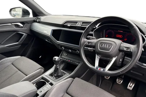 YY20UEJ Audi Q3 1.5 TFSI CoD 35 S line Euro 6 (s/s) 5dr Thumbnail #9