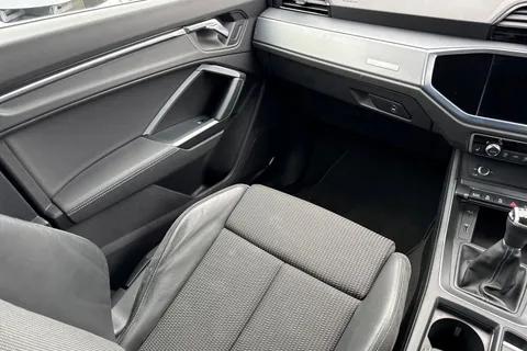 YY20UEJ Audi Q3 1.5 TFSI CoD 35 S line Euro 6 (s/s) 5dr Thumbnail #16