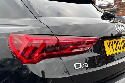 YY20UEJ Audi Q3 1.5 TFSI CoD 35 S line Euro 6 (s/s) 5dr Thumbnail #17