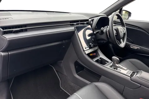 DF74LGL Lexus Lbx 1.5 VVT-iE Takumi SUV 5dr Petrol Hybrid E-CVT Euro 6 (s/s) (136 ps) Thumbnail #16