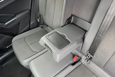 YY20UEJ Audi Q3 1.5 TFSI CoD 35 S line Euro 6 (s/s) 5dr Thumbnail #32