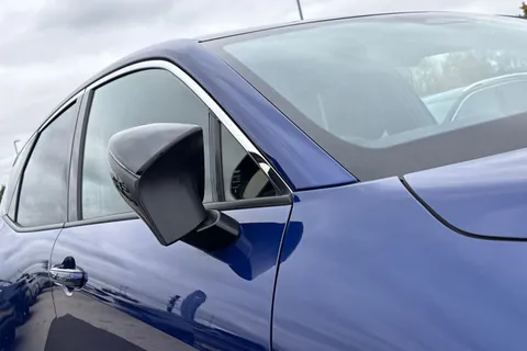 DF74LGL Lexus Lbx 1.5 VVT-iE Takumi SUV 5dr Petrol Hybrid E-CVT Euro 6 (s/s) (136 ps) Thumbnail #30