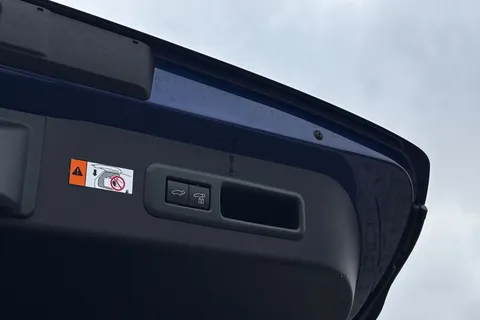 DF74LGL Lexus Lbx 1.5 VVT-iE Takumi SUV 5dr Petrol Hybrid E-CVT Euro 6 (s/s) (136 ps) Thumbnail #32