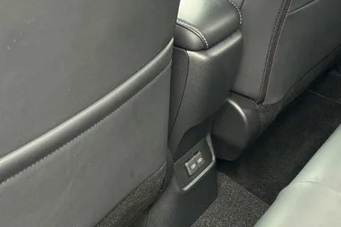 DF74LGL Lexus Lbx 1.5 VVT-iE Takumi SUV 5dr Petrol Hybrid E-CVT Euro 6 (s/s) (136 ps) Thumbnail #33