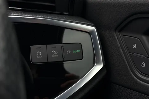 YY20UEJ Audi Q3 1.5 TFSI CoD 35 S line Euro 6 (s/s) 5dr Thumbnail #53