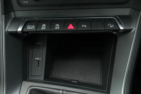 YY20UEJ Audi Q3 1.5 TFSI CoD 35 S line Euro 6 (s/s) 5dr Thumbnail #54