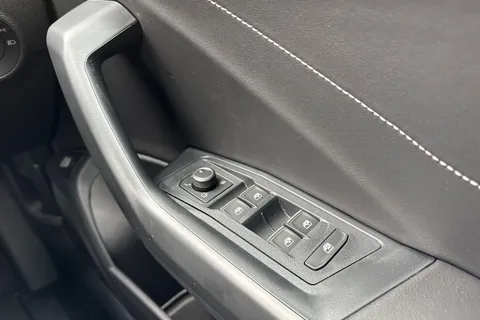  Volkswagen T-Roc 1.5 TSI Style Design DSG Euro 6 (s/s) 5dr Thumbnail #21