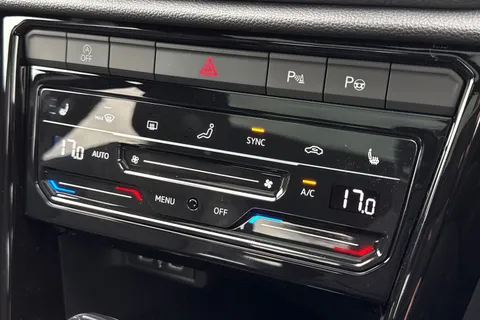  Volkswagen T-Roc 1.5 TSI Style Design DSG Euro 6 (s/s) 5dr Thumbnail #22