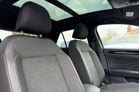  Volkswagen T-Roc 1.5 TSI Style Design DSG Euro 6 (s/s) 5dr Thumbnail #24