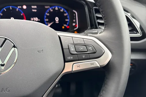  Volkswagen T-Roc 1.5 TSI Style Design DSG Euro 6 (s/s) 5dr Thumbnail #46