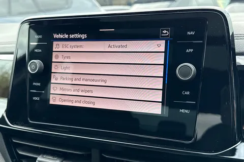  Volkswagen T-Roc 1.5 TSI Style Design DSG Euro 6 (s/s) 5dr Thumbnail #53