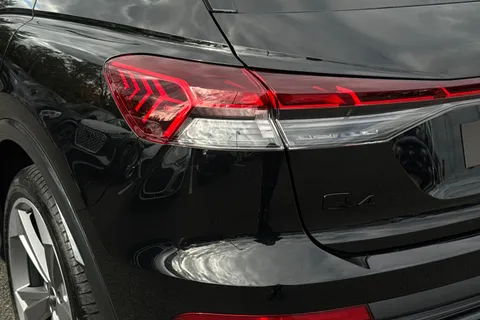  Audi Q4 e-tron 45 Black Edition Auto 5dr 82kWh Thumbnail #8