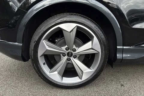  Audi Q4 e-tron 45 Black Edition Auto 5dr 82kWh Thumbnail #11