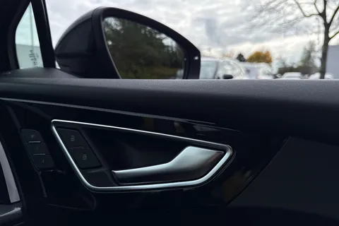  Audi Q4 e-tron 45 Black Edition Auto 5dr 82kWh Thumbnail #21