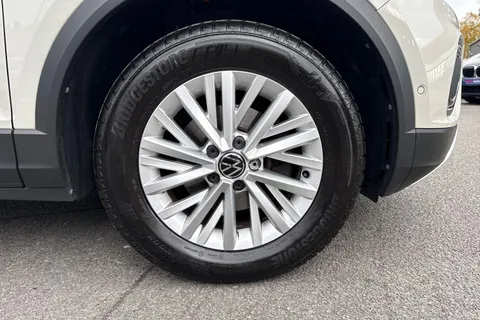 SV72VXC Volkswagen T-Roc 1.0 TSI Life Euro 6 (s/s) 5dr Thumbnail #8