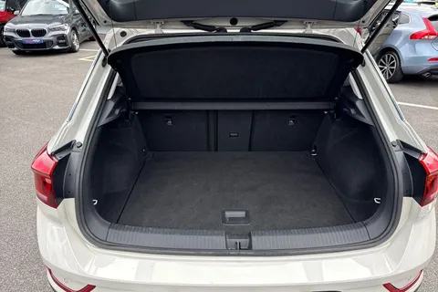 SV72VXC Volkswagen T-Roc 1.0 TSI Life Euro 6 (s/s) 5dr Thumbnail #11