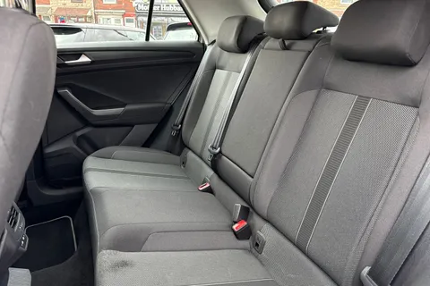 SV72VXC Volkswagen T-Roc 1.0 TSI Life Euro 6 (s/s) 5dr Thumbnail #15