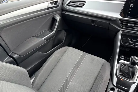 SV72VXC Volkswagen T-Roc 1.0 TSI Life Euro 6 (s/s) 5dr Thumbnail #16