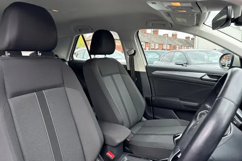 SV72VXC Volkswagen T-Roc 1.0 TSI Life Euro 6 (s/s) 5dr Thumbnail #22