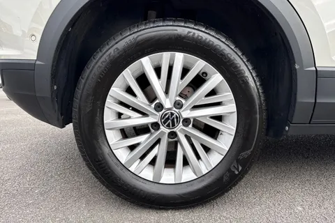 SV72VXC Volkswagen T-Roc 1.0 TSI Life Euro 6 (s/s) 5dr Thumbnail #24