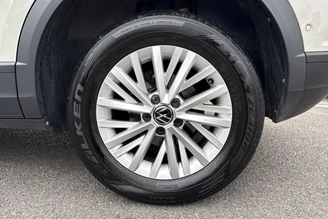 SV72VXC Volkswagen T-Roc 1.0 TSI Life Euro 6 (s/s) 5dr Thumbnail #25
