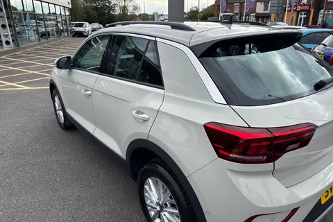 SV72VXC Volkswagen T-Roc 1.0 TSI Life Euro 6 (s/s) 5dr Thumbnail #26
