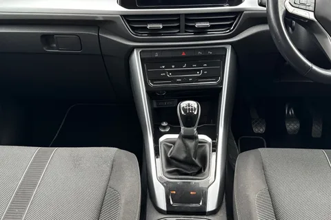 SV72VXC Volkswagen T-Roc 1.0 TSI Life Euro 6 (s/s) 5dr Thumbnail #33