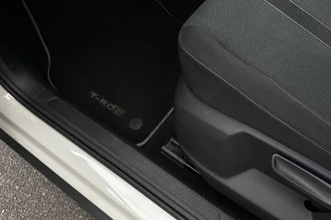 SV72VXC Volkswagen T-Roc 1.0 TSI Life Euro 6 (s/s) 5dr Thumbnail #34