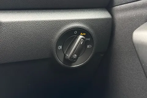 SV72VXC Volkswagen T-Roc 1.0 TSI Life Euro 6 (s/s) 5dr Thumbnail #36