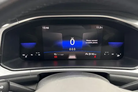 SV72VXC Volkswagen T-Roc 1.0 TSI Life Euro 6 (s/s) 5dr Thumbnail #40