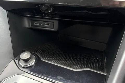 SV72VXC Volkswagen T-Roc 1.0 TSI Life Euro 6 (s/s) 5dr Thumbnail #42