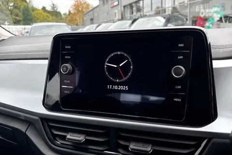 SV72VXC Volkswagen T-Roc 1.0 TSI Life Euro 6 (s/s) 5dr Thumbnail #43