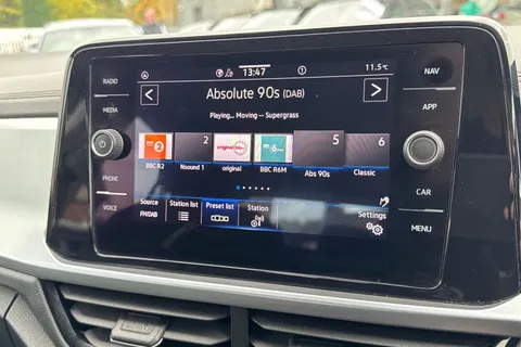 SV72VXC Volkswagen T-Roc 1.0 TSI Life Euro 6 (s/s) 5dr Thumbnail #44