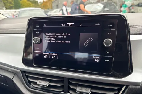 SV72VXC Volkswagen T-Roc 1.0 TSI Life Euro 6 (s/s) 5dr Thumbnail #46