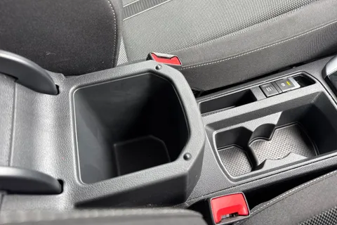 SV72VXC Volkswagen T-Roc 1.0 TSI Life Euro 6 (s/s) 5dr Thumbnail #49