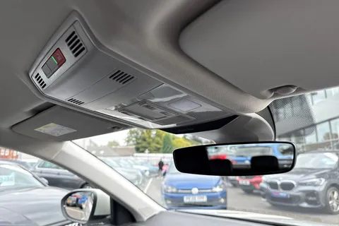 SV72VXC Volkswagen T-Roc 1.0 TSI Life Euro 6 (s/s) 5dr Thumbnail #50